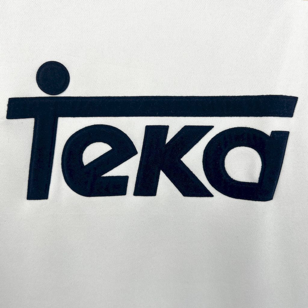 Real Madrid 2000/01 Home Retro Jersey